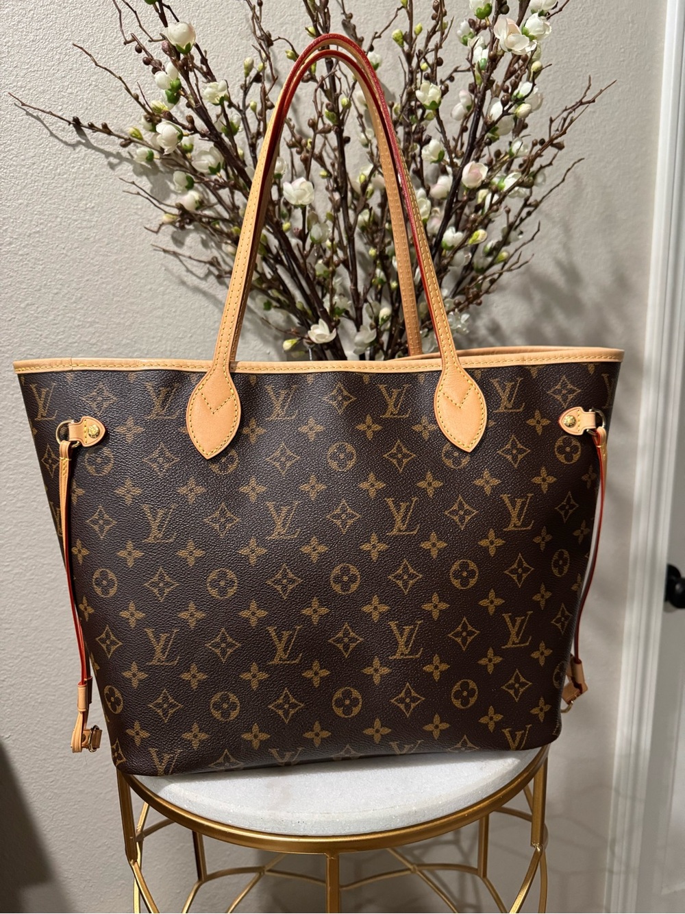Louis Vuitton MM Neverfull Monogram Canvas Tote with Natural Vachetta Trim - Picture 6 of 7